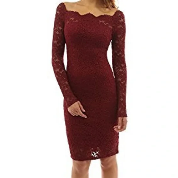 💃🏻 Off-Shoulder Lace Dress - Small - Picture 2 of 7